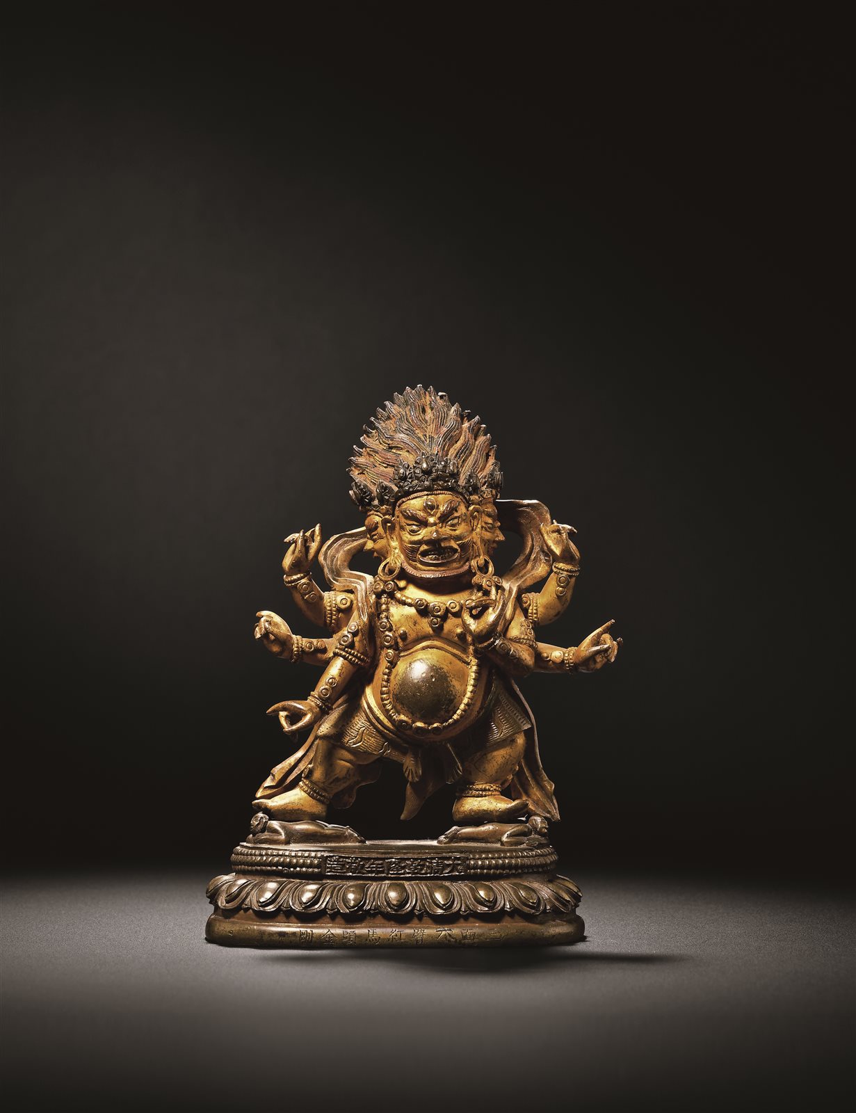 六品佛楼"是清代乾隆时期所设立的皇家佛楼,其内供奉的佛像代表了清代